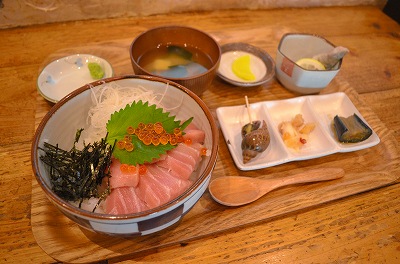 生マグロ直売所 中筋水産』福島-マグロの中落ちが乗せ放題⁉コスパ最高のマグロ丼が食べられるお店！-