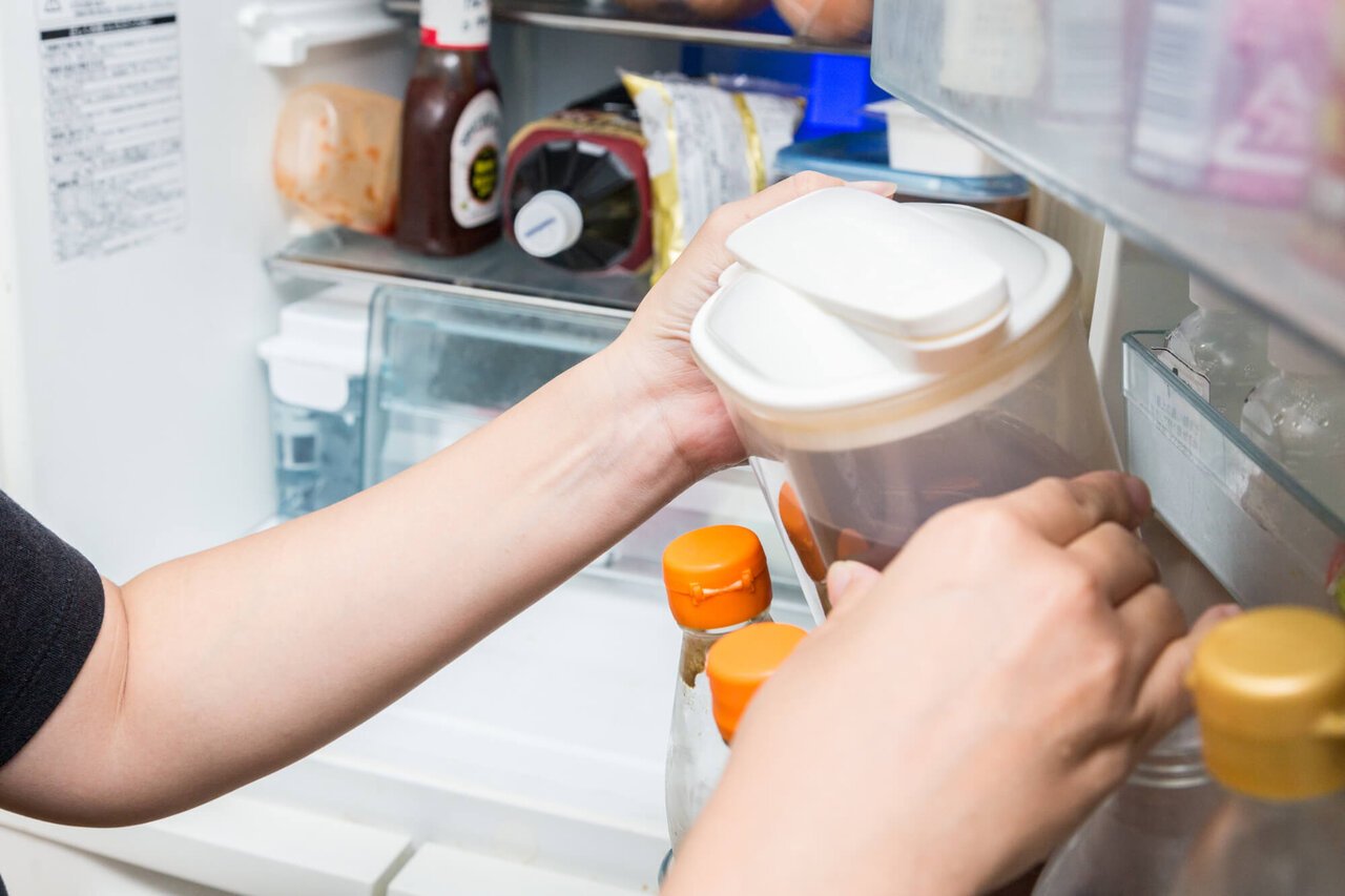 RIVERS DRINKWARE リバーズ ドリンクウェア一度飲んだら戻れない！いちばんおいしい煮出し麦茶の作り方スタウトエアとストレーナーを使って、麦茶ツウな淹れ方「丸つぶ×煮出し」をやってみました！思わず「砂糖入れている！？」と聞いてしまうくらいの甘いコクと