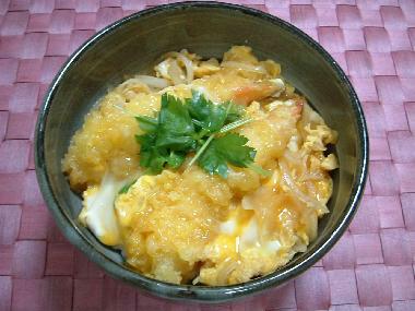 本物さながらのうまさ！ エビ天風卵とじ丼