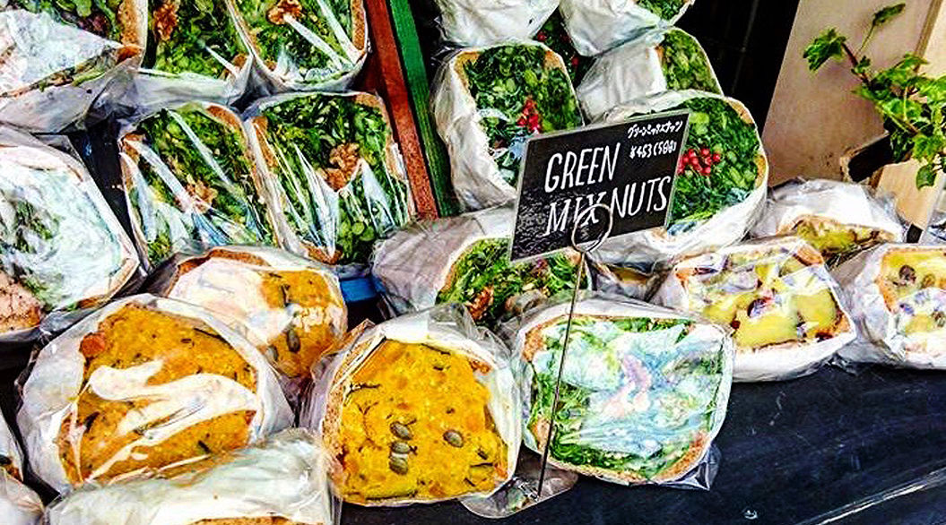 新メニュー第3弾はこちら！ きゅうりクリームチーズサンド🥒🥒🥒 塩味とブラックペッパーが効いたくせになる味。 暑い季節にぴったりのサンドイッチです。ぜひお試しください！きゅうりクリームチーズサンドきゅうりサンドレギュラー争奪戦カナリアサンドイッチ