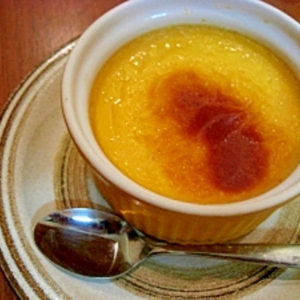 卵黄たっぷり！しっかり焼きプリン