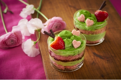 ホイップ デコ トレカケース ハンドメイド ２個セット リボン 苺 ピンク 水色 スイーツデコYahoo!フリマ 旧PayPayフリマ