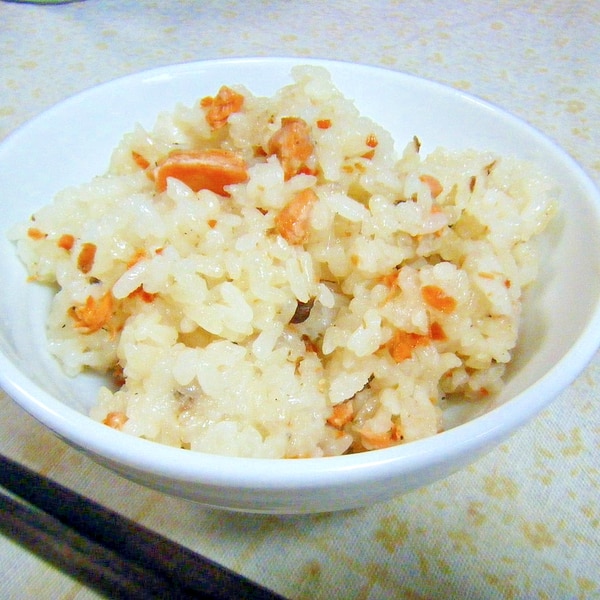 『秋鮭とワカメのだし炊き混ぜご飯』＃白だし
