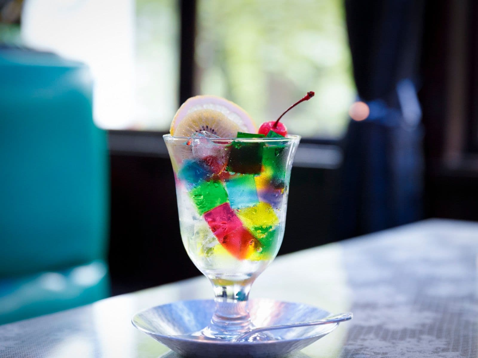 京都・河原町のレトロな純喫茶『ソワレ』で、恋焦がれていた「ゼリーポンチ」。編集長コラムPrettyOnline