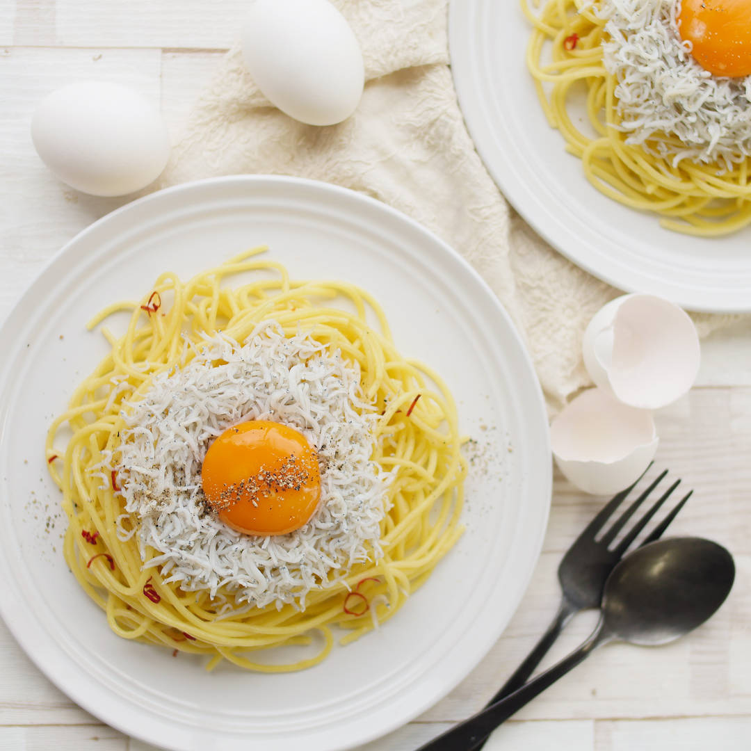 とろっとろ卵が濃厚な旨さ！レンジで簡単！チーズぺぺたまパスタ