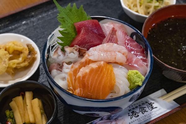 新潟鮮魚問屋 港食堂