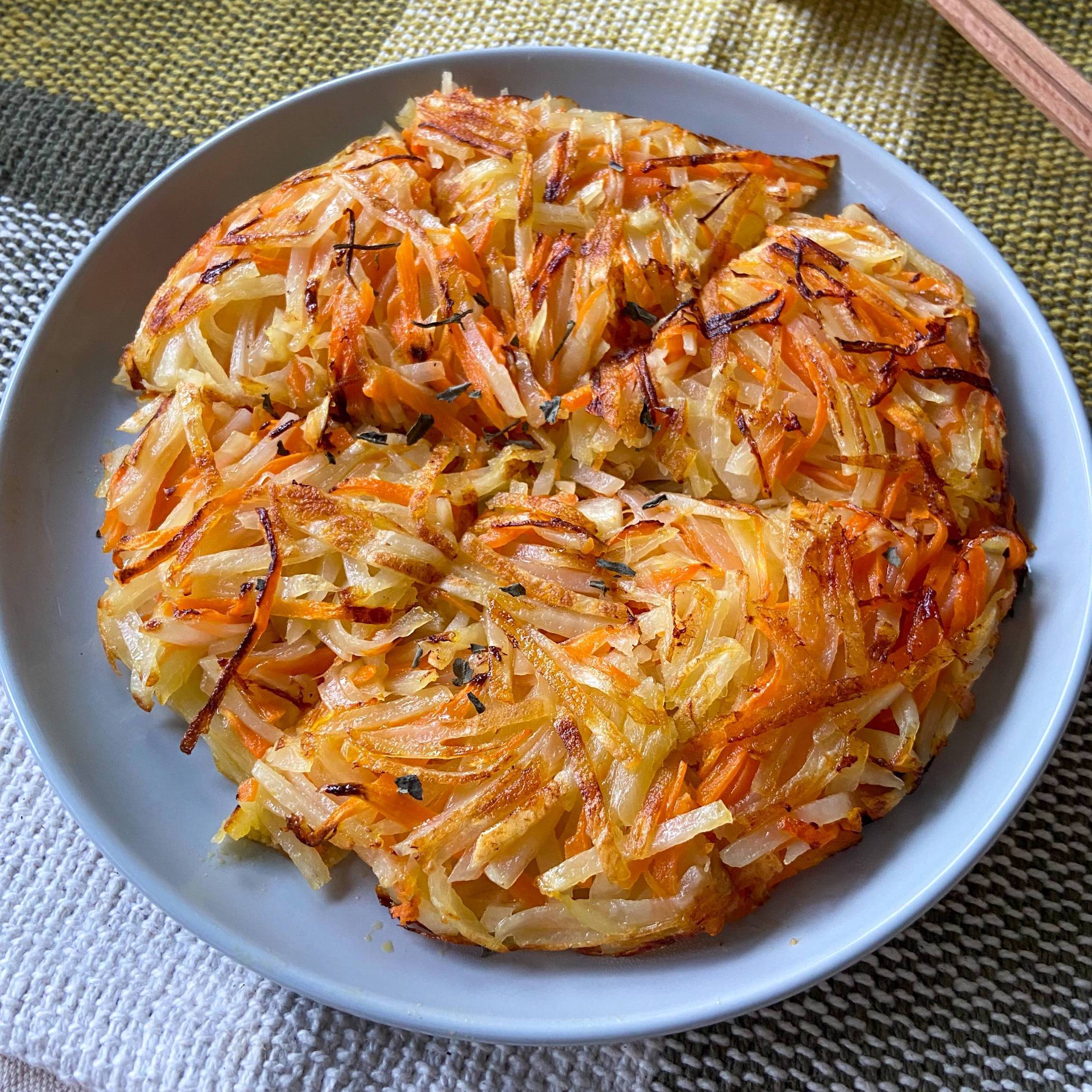 ジャガイモのガレットの作り方人参シリシリスライサーでお手軽調理カジトラ