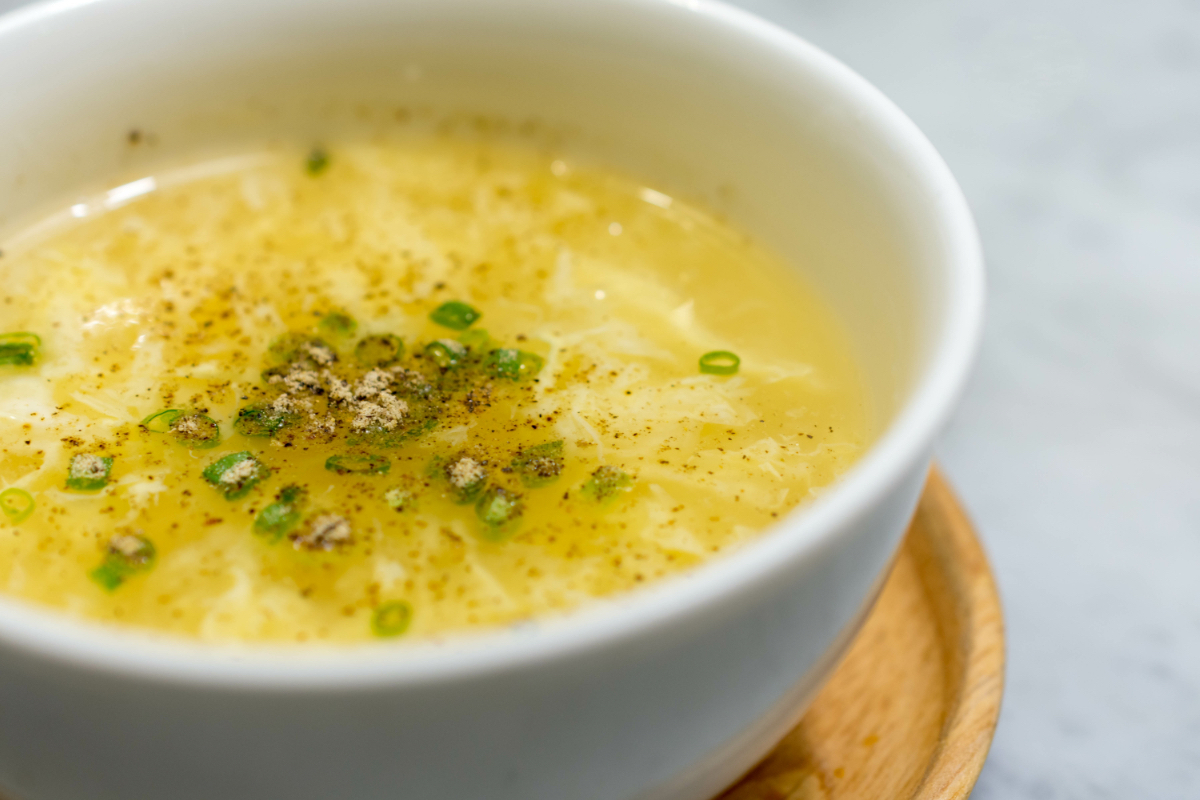 チンゲン菜となめこの和風卵スープ