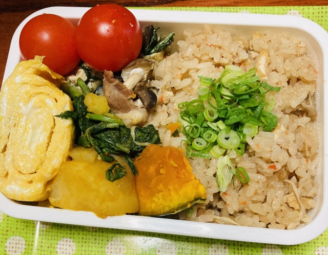 唐揚げと卵焼き弁当 ひじきサラダ・酢レンコン入り 白ごはん.comの作り置きが心強い！お弁当シリーズ：白ごはん.com