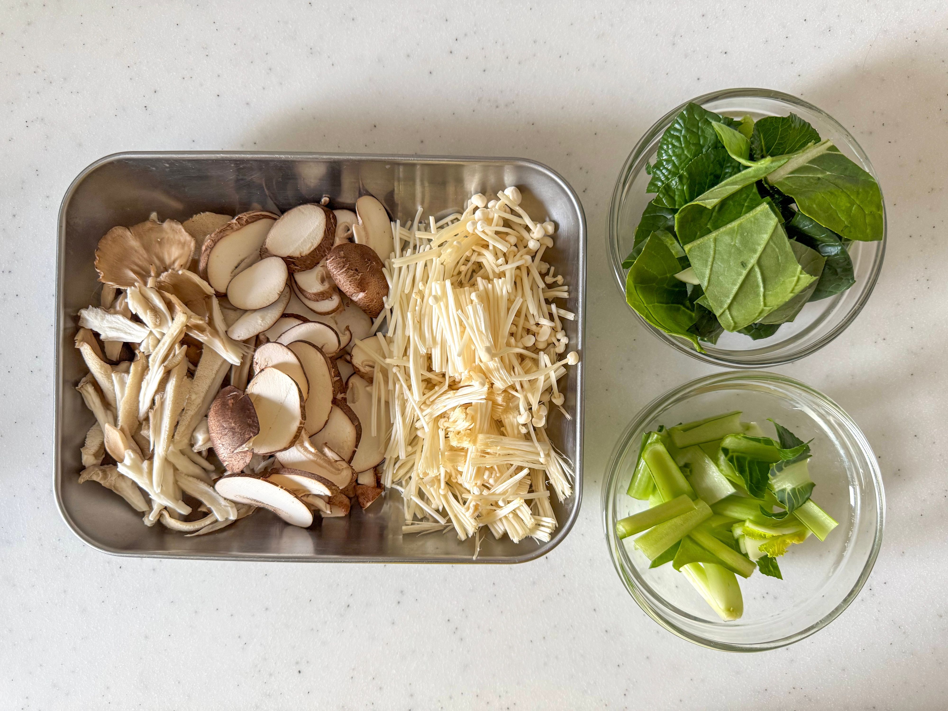 12kgやせた管理栄養士考案 レシピ付き『脂肪燃焼×デトックススープ』 Nadia ID： 425313食べてやせる魔法のレシピ集はコチラへ👇 @konnana123 🌟ヘルシーだけど濃厚なスープ 🌟トマト×豆乳に含まれる栄養素で脂肪燃焼促進 🌟 キノコがたっぷり約50ｇ 1人前あたり