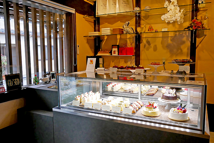 菊名駅西口から徒歩1分！人気ケーキ店「パティスリー ラトリエ ドゥ アンティーク」 - おいしいえがお