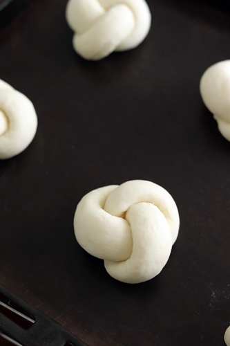 白いテーブルロール♪クノート成形で白パン❁IFトレー使用小麦粉だいすき