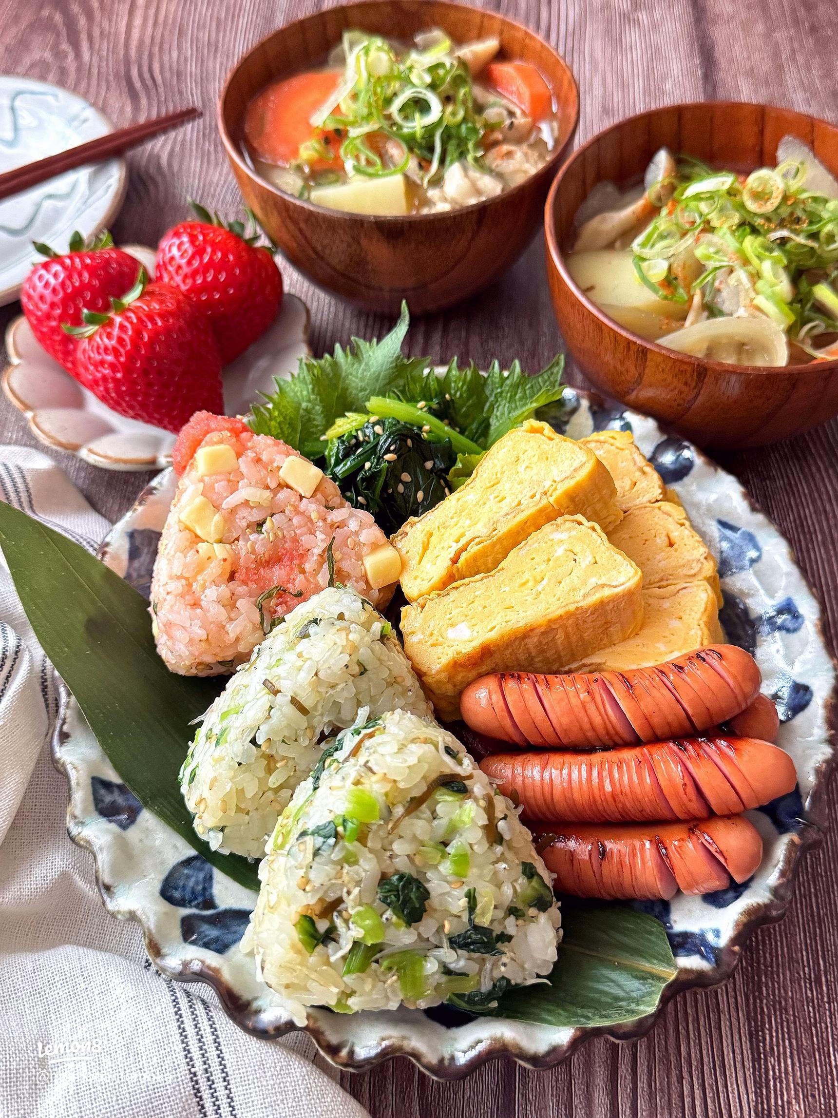 納豆・卵焼き・焼き鮭。THE和食のワンプレート朝ごはん