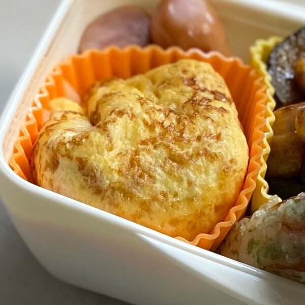 お弁当に♪ レンジでプチチーズオムレツ☆