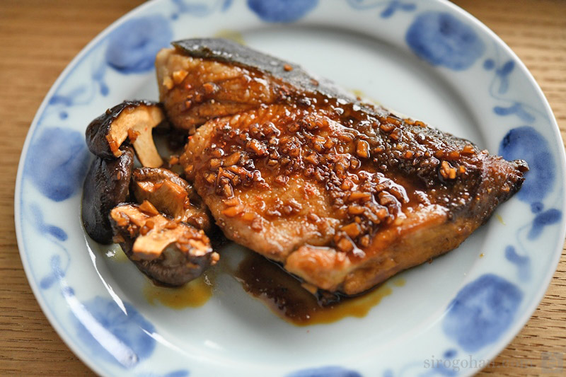 さっぱり、ポン酢で煮るブリ照り焼き