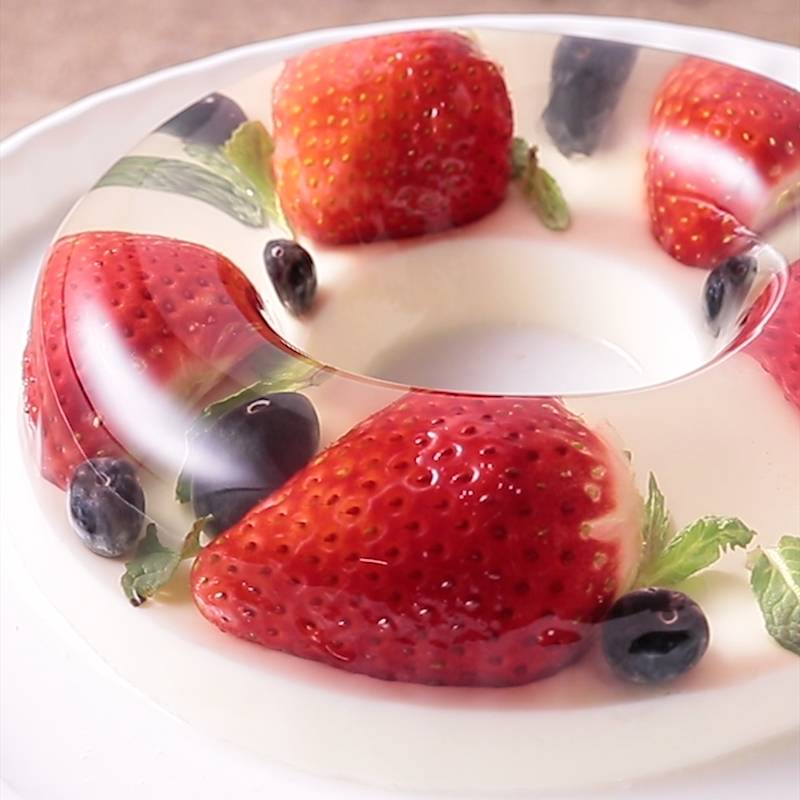 イチゴのゼリーケーキ