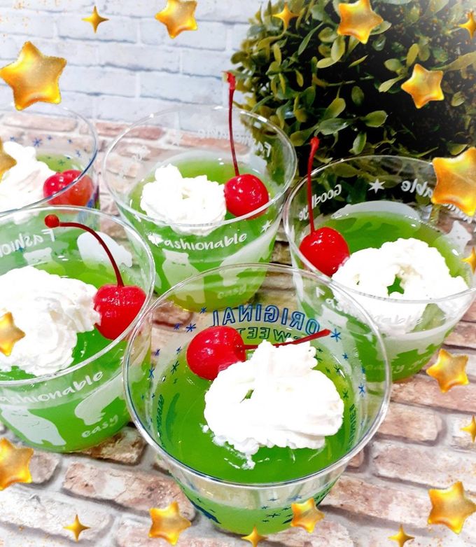 食べてびっくり！ メロンソーダゼリ