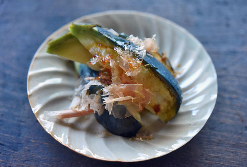 新鮮な水なすをさらに美味しく“まるも”の水なす浅漬け「水なすの郷」―水なすの食べ方あれこれ