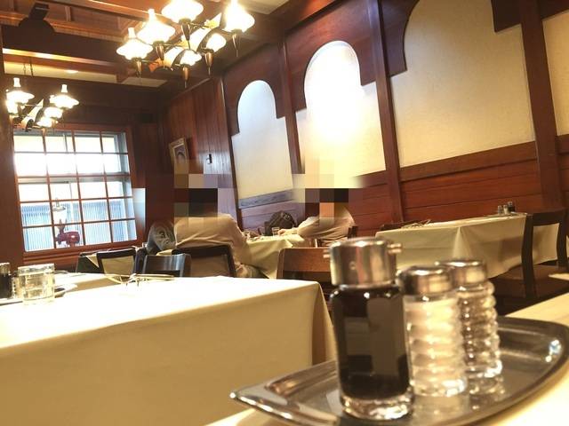 伝統の味！ 老舗洋食屋さんの絶品ハンバーグ👟 名物のトマトサラダもついていてボリュームたっぷり！ 京都駅の中にある伊勢丹の中に店舗があって、新幹線待ちのランチにもおすすめです☺︎ キャピタル東洋亭@京都 🌱百年洋食ハンバーグステーキ ¥1,611 🚃京都駅から徒歩0