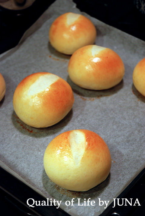 見た目も可愛い！ ディナーロールのミニホットドッグ