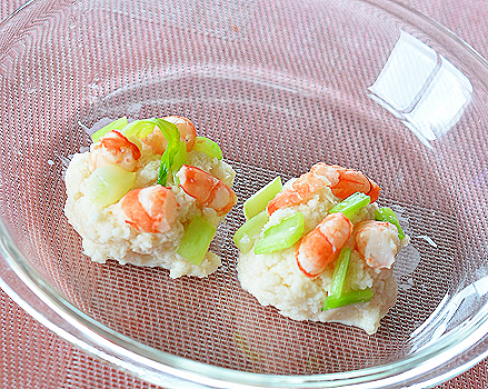 本日のオススメ 蓮根まんじゅう 海老と蟹、菊あんかけ モチモチの蓮根まんじゅうに 優しめの餡 しみます！ ぬる燗あたりと一緒にどぅーぞ！！！池袋寅箱池袋ジビエ池袋鰻池袋日本酒池袋ワイン池袋グルメ池袋西口グルメ池袋居酒屋