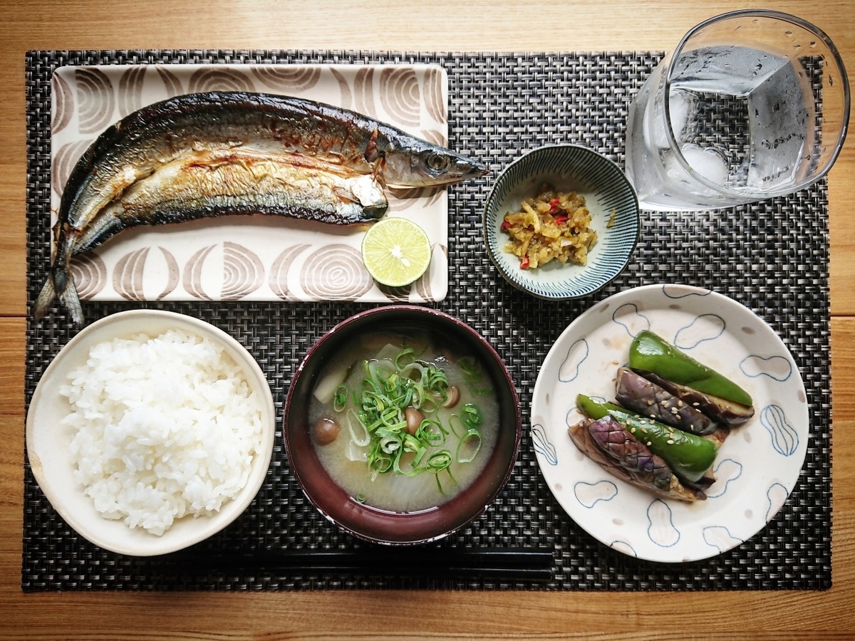 フライパンでさんまの塩焼き