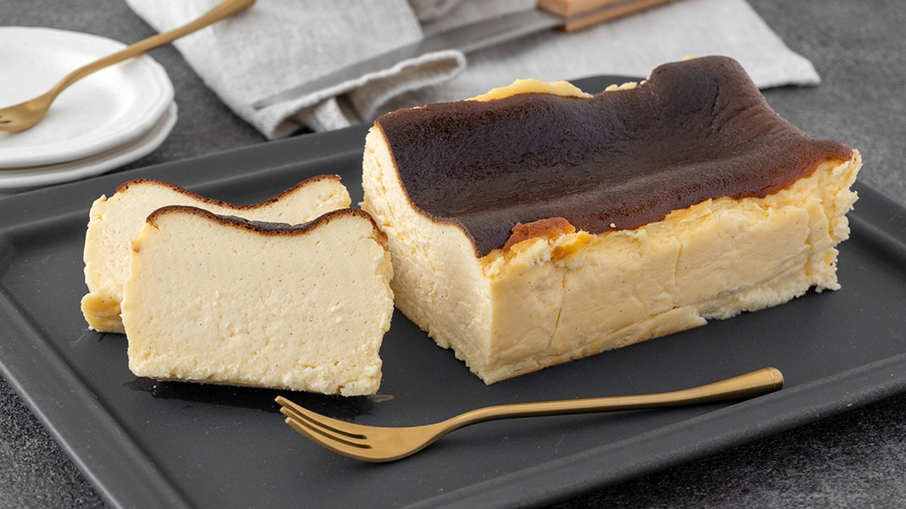 バスクチーズケーキ パウンド型で簡単！ミキサーで混ぜるだけ！おやつラボ