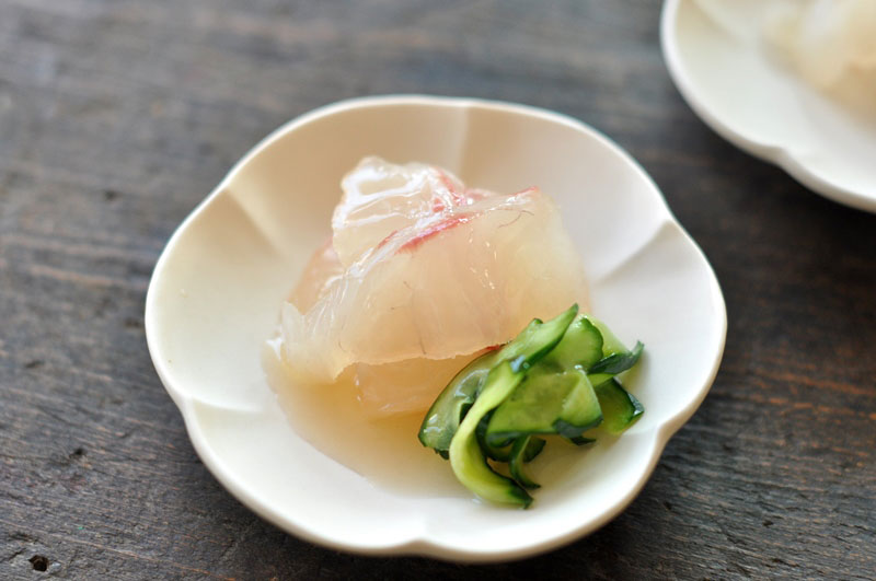 マグロ刺身の切り方：プロの技を学ぶ