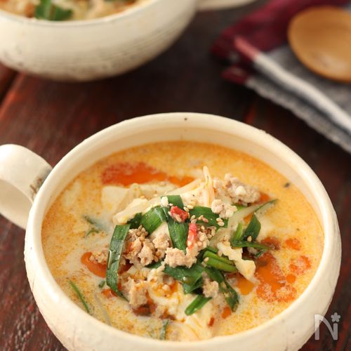 簡単！！５分 おすすめです！もやしと豚肉のこくうまごま味噌スープ