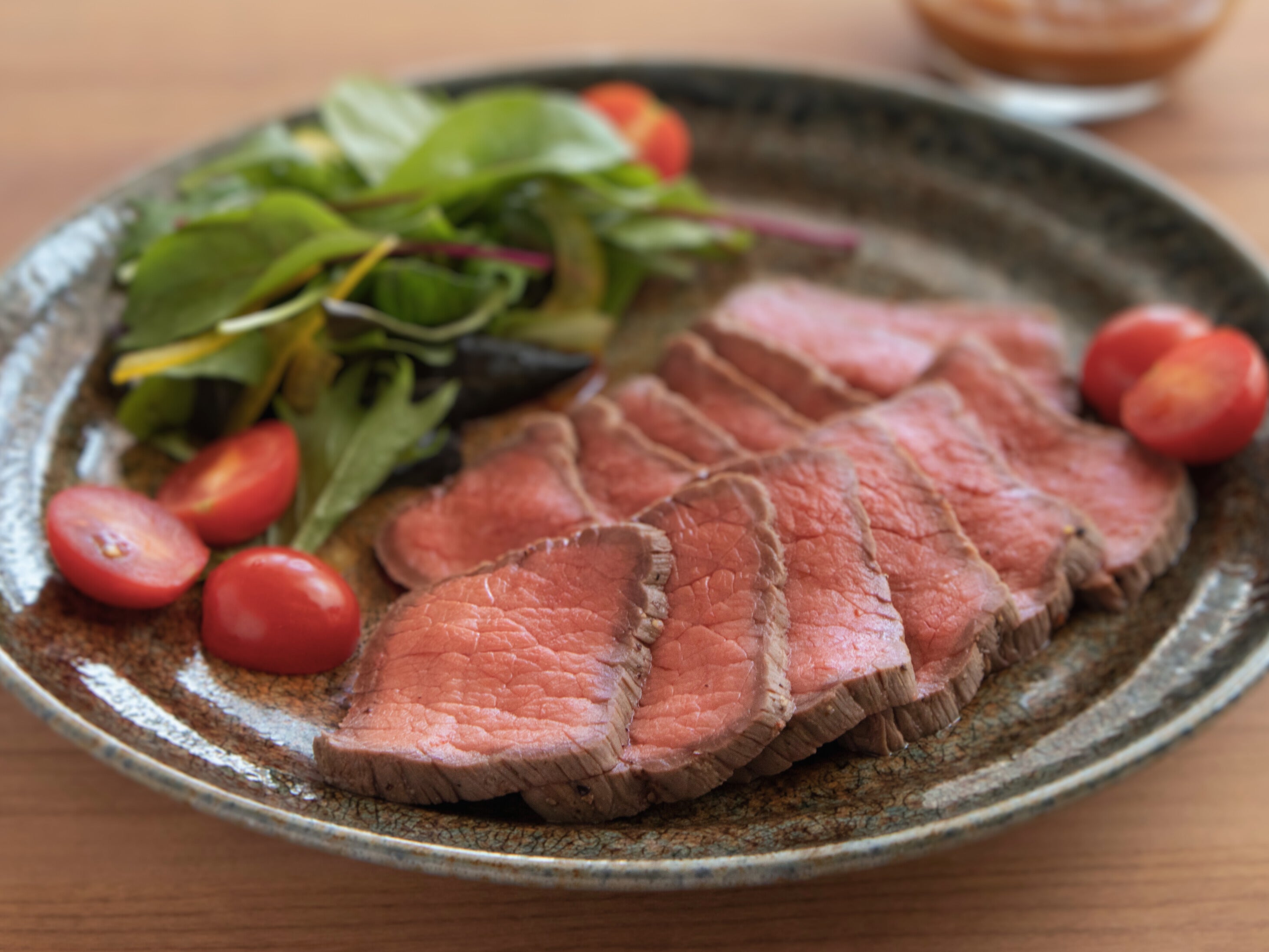 トロけるお肉♪ローストビーフ丼の盛り付け・食べ方レシピ北海道へ行こう