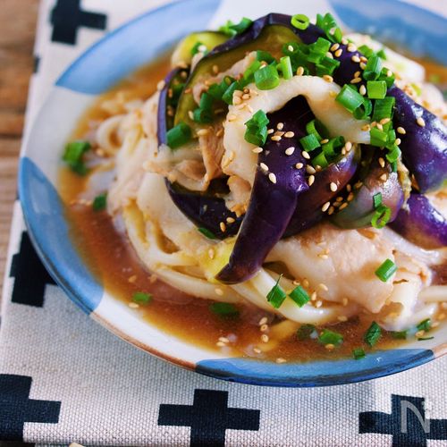 冷たいうどんの人気レシピ16選。つゆや具材をアレンジして、もっと美味しくfolk