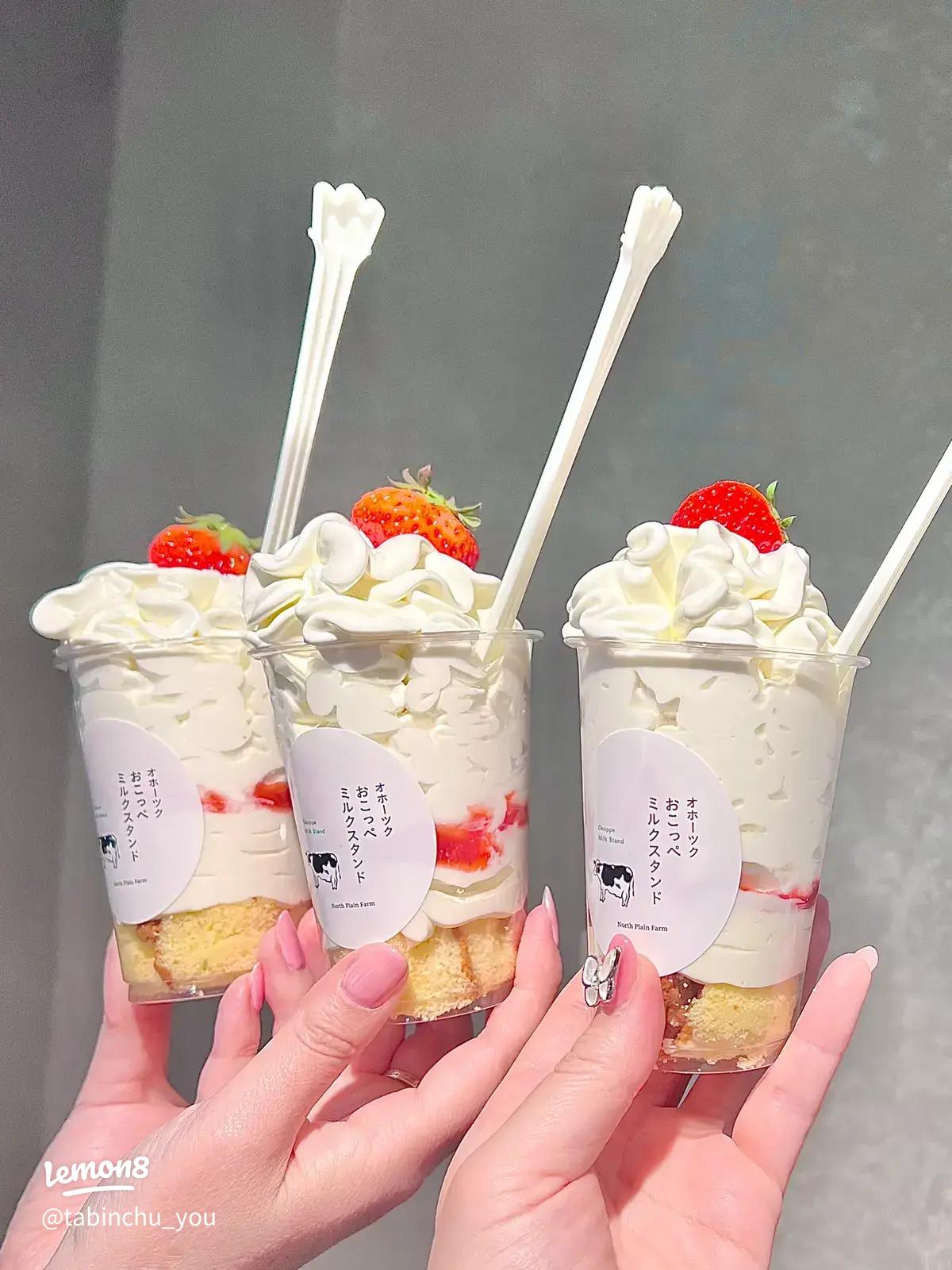 からふね屋といえば、上から下までソフトクリームのジャンボソフトパフェ！ 作るのはコツと慣れが必要ですが、スタッフが1つ1つ心を込めて提供しています🍦からふねからふね屋大阪大阪カフェ梅田カフェ 大阪駅jr大阪駅京都三条熊野山科小倉竹田