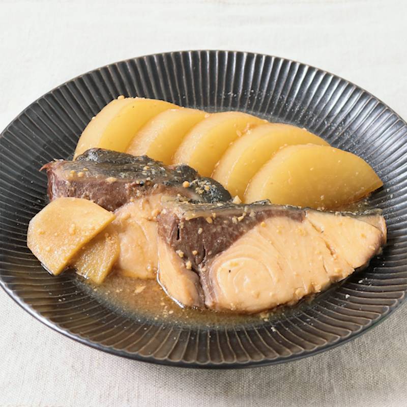 今日の夜ご飯 ・ぶり大根 ・ひじきとちくわの煮物 ・切り干し大根とツナのサラダ ・お味噌汁 ✁同棲ご飯同棲献立夜ご飯献立夜ご飯記録イラスト日記ぶり大根副菜切り干し大根レシピひじきとちくわの煮物