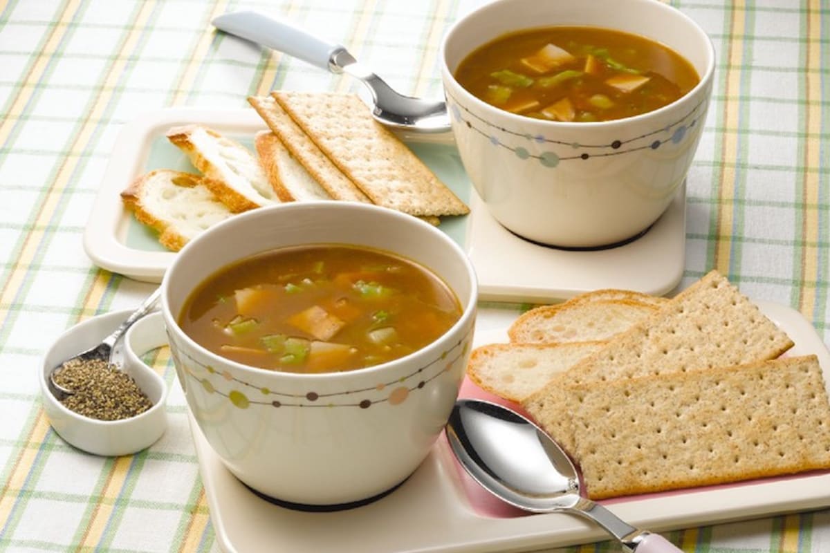 パパッと完成！ 白菜とにんじんと玉ねぎのコンソメスープ