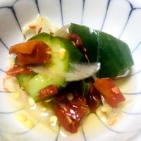 ツナとピクルスのタルタルバゲット添え