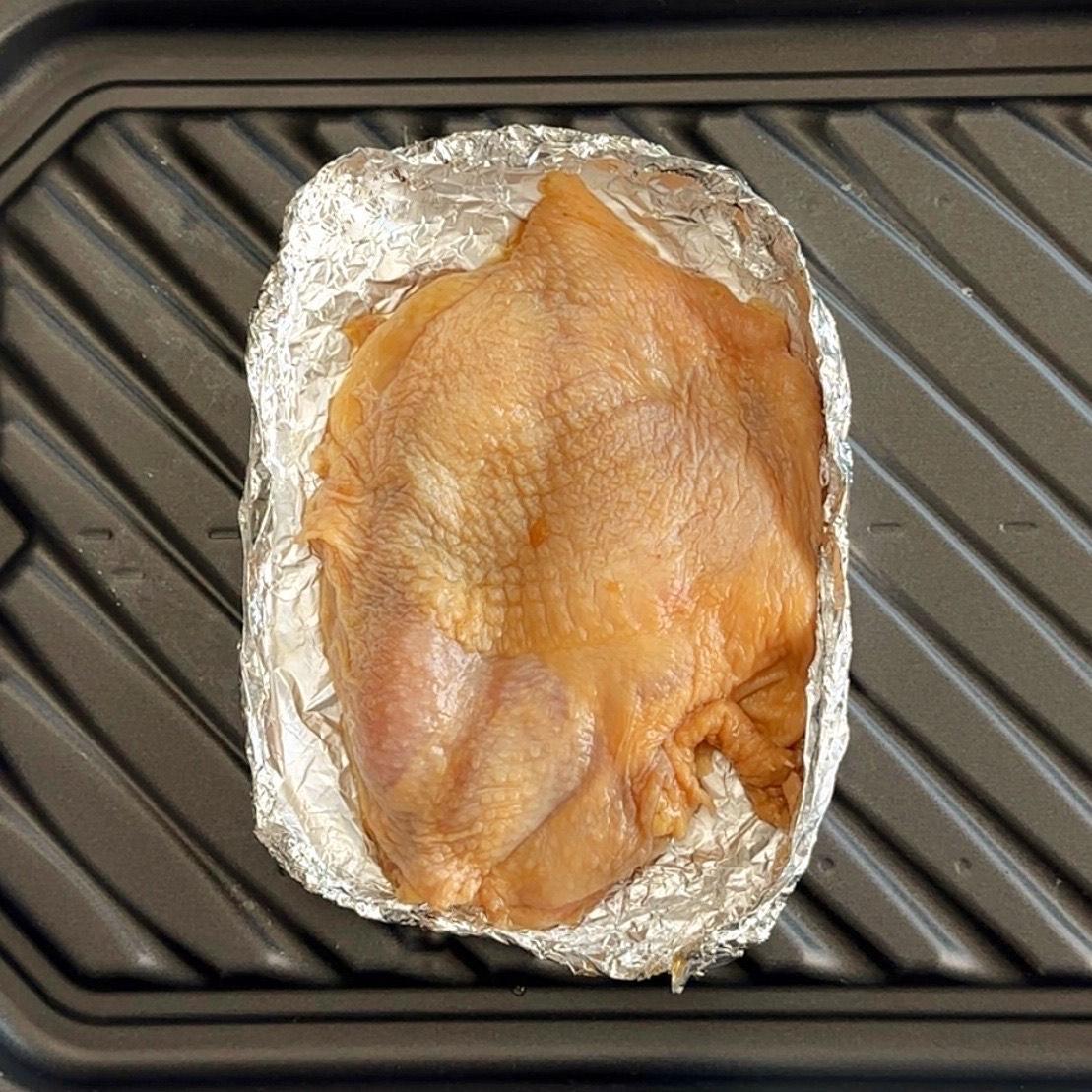 しっとり柔らか！鶏むね肉の甘辛ゴマ風味ホイル焼き