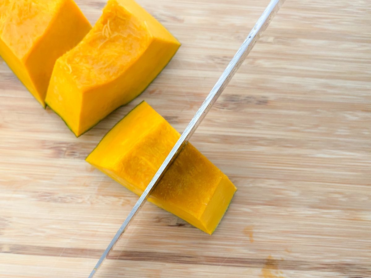 カットした「かぼちゃ」が長持ちする“賢い保存方法”「乾燥しない」「冷凍以外にも保存法があるんだ」