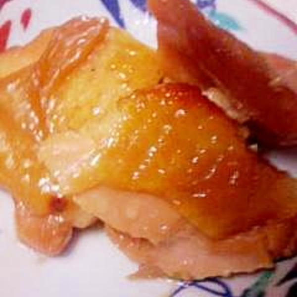 今日は、オーブン任せの調理🍳 添え野菜も一緒に焼いてしまうので 楽ちんです😂 鶏肉は下味冷凍◎ 焼くときにフライパンでも◎です☺️材料 2〜2.5人前鶏もも肉 1枚 300g前後れんこん 小1節 さつまいも 1 2個 ◎味噌 大さじ2 ◎はちみつ 大さじ1 ◎酒 大さじ1塩