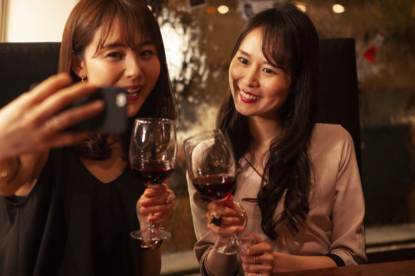 映えグラスで乾杯！レトロかわいい♡ 名古屋のネオ居酒屋5選 名駅・栄日刊KELLY名古屋の最新情報を毎日配信