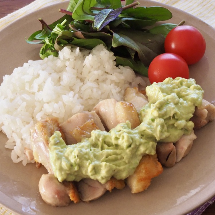 鶏とアボカドのレモンバターしょうゆ丼のレシピ・作り方Happy Recipe ヤマサ醤油のレシピサイト