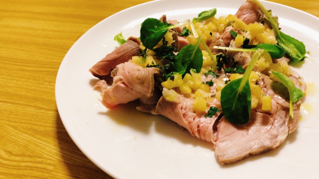 いろんなオードブル買ってはみたけど、どう盛りつけたらいいかわからない﻿﻿, ﻿﻿, ☆＊*‥ ★ ‥*＊☆◆☆＊*‥ ★﻿﻿,オードブルの盛り付け方﻿﻿, ☆＊*‥ ★ ‥*＊☆◆☆＊*‥ ★﻿﻿, ﻿﻿, クリスマスのパーティーの準備は進んでますか？﻿﻿,全部を手作りするのはとても大変。﻿﻿, パンにハムやチーズなど、買い回りしたもののどんな風に盛り付けようかと、悩んでいる人もいるのでは？大