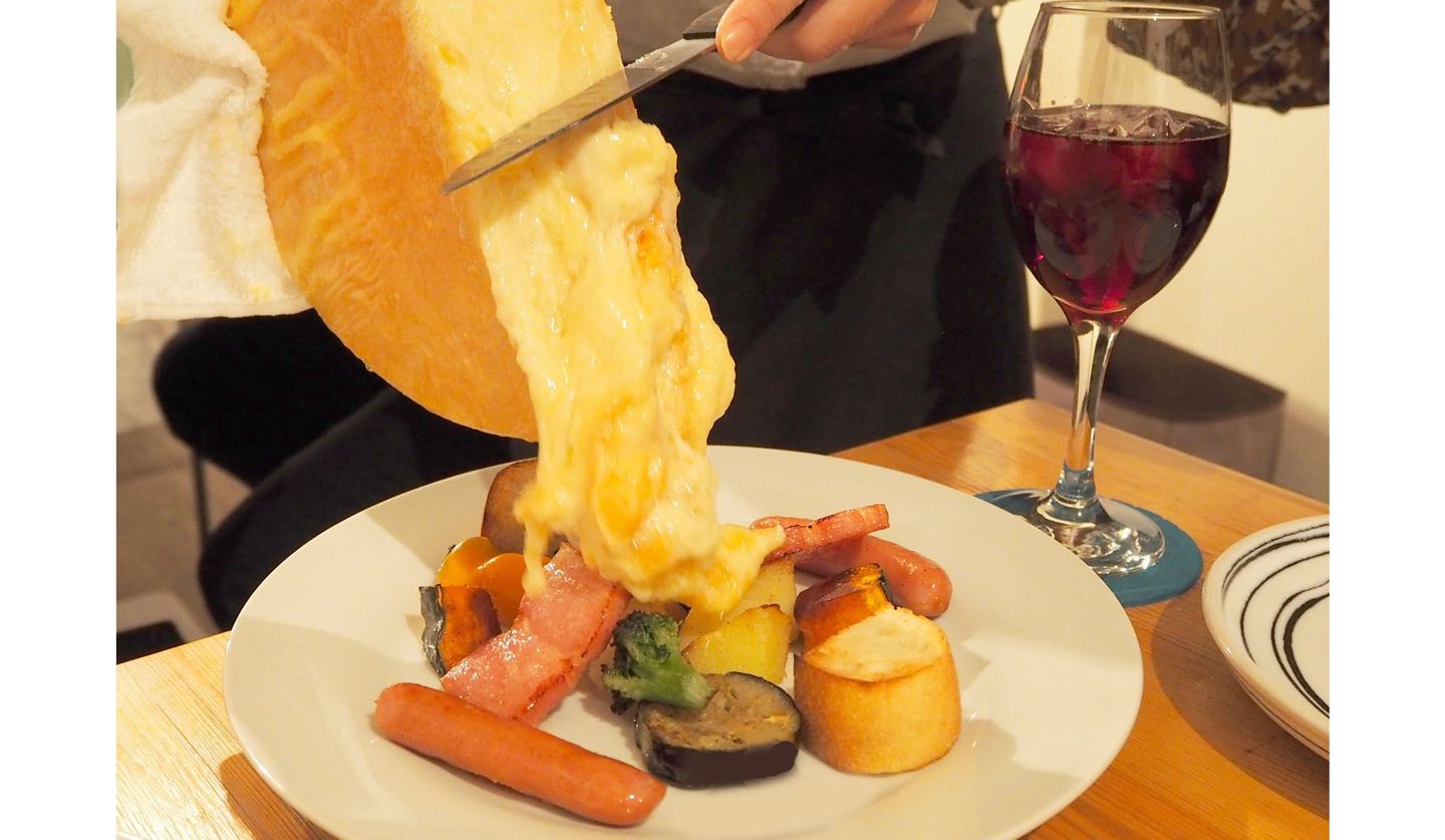 カマンベールチーズ、パルメザンチーズ、チェダーチーズ、マスカルポーネチーズ 。いちばんカロリーが高いのは？～ダイエットに役立つ栄養クイズ～ダイエット、フィットネス、ヘルスケアのことならFYTTE-フィッテ