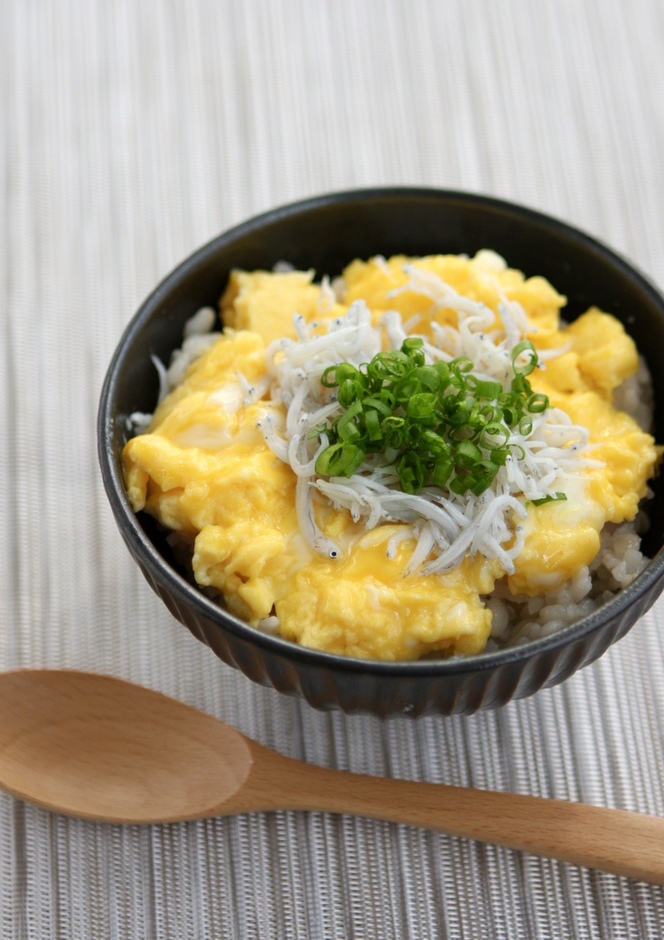 卵丼レシピ６選栄養たっぷりでふわふわ食感が子どもにも人気！めんつゆで簡単味付け！ちょいアレンジ卵丼のレシピもご紹介HugKum はぐくむ