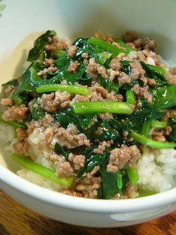 豚そぼろとほうれん草の二色丼 レシピ・作り方 by コウおばちゃん - 楽天レシピ