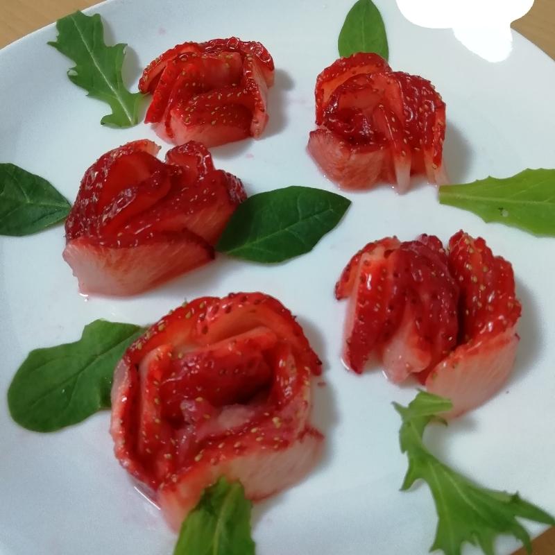 いちごの飾り切り薄切り・ハート・ローズ