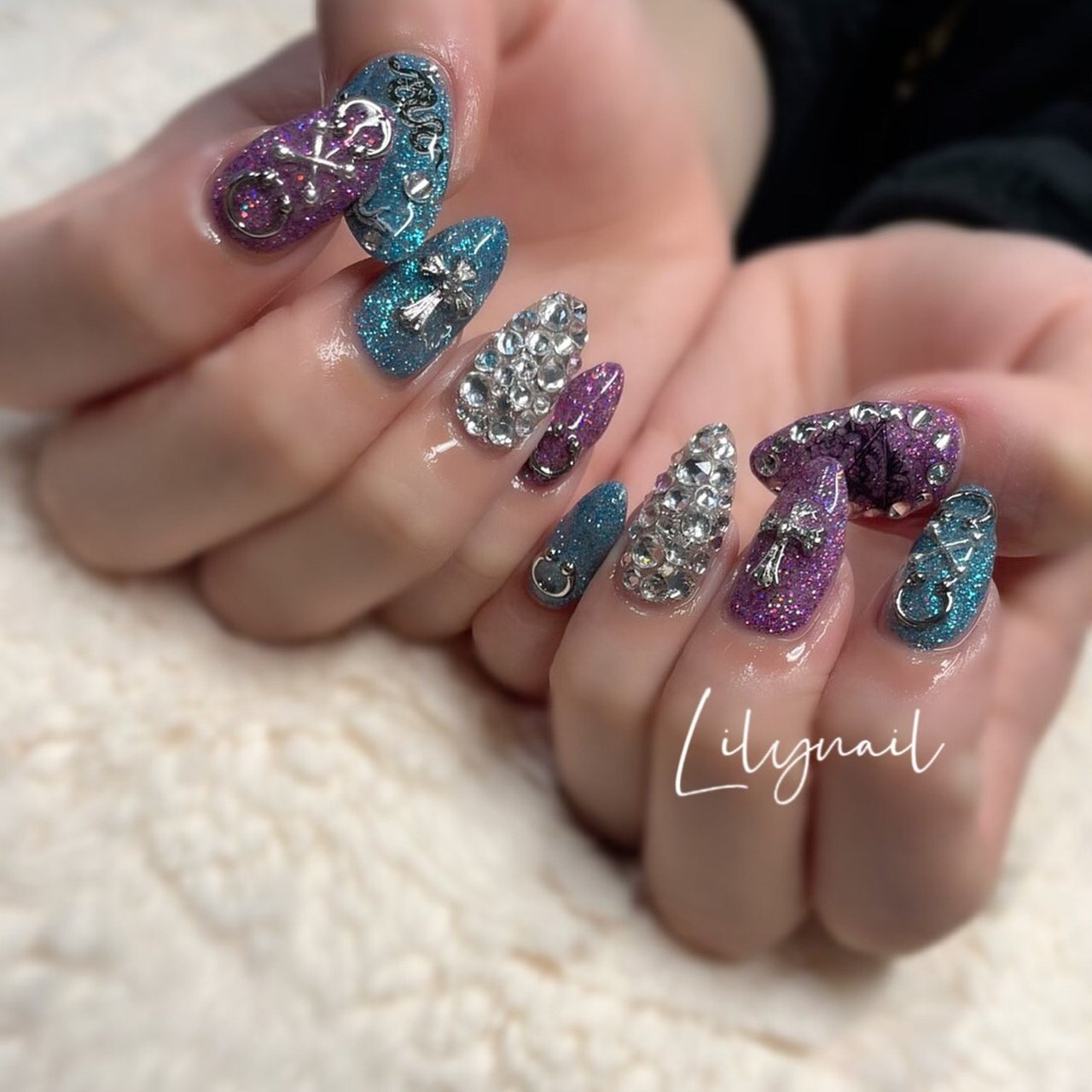 ギャルちゃんネイル 夏 マーメイドも取り入れて とにかくド派手にいきましょ ギュンx.1.0.nail ♡Cのネイルデザイン20240712212344 ミニモ