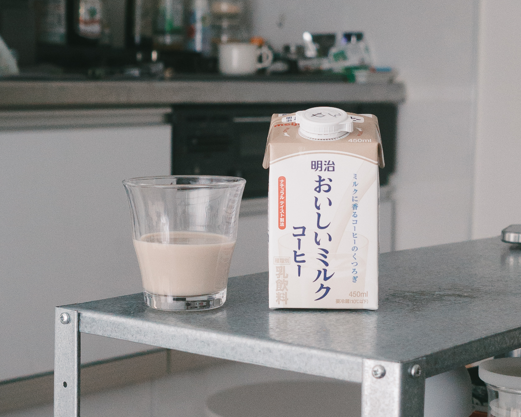 朝のひとときにぴったり！まろやかさと甘さが絶妙な明治のおいしいミルクコーヒーせんの丁寧な生活