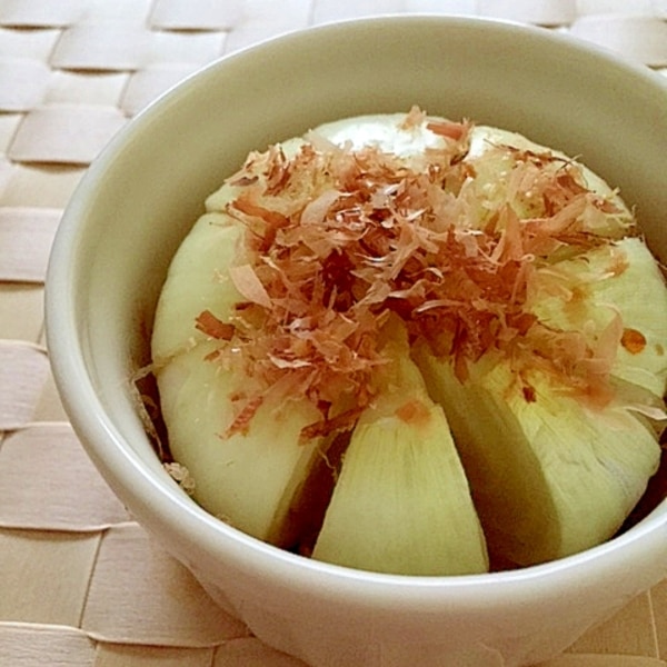 電子レンジで 新玉ねぎのコンソメスープ