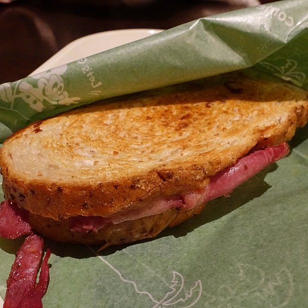 ルーベン・ホットサンドTDR＊東京ディズニーシー ニューヨーク・デリHANACCOのおいしい食日記