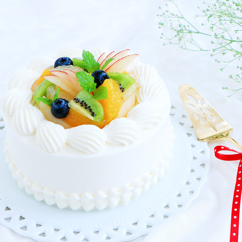 フレッシュクリーム1箱で出来るカジュアル苺のデコレーションケーキ - レシピ - NAKAZAWA 中沢グループ「生クリームの美味しさをゆっくり、しっかり」